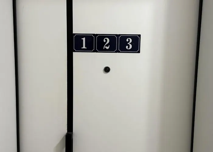 Aaron\'S Suite Apartment